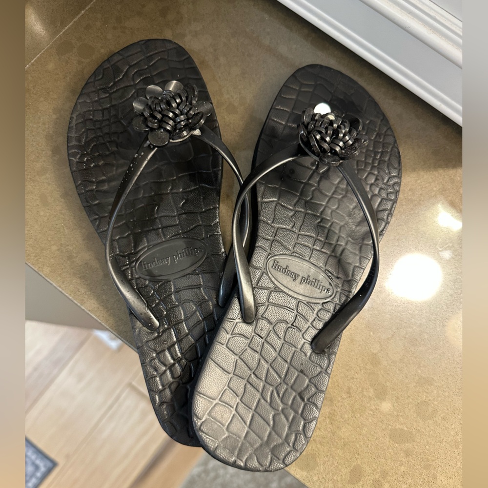Lindsey Phillips Black Flip Flops - Picture 2 of 3